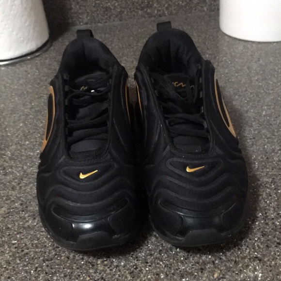 Nike air max 720 GS black metallic gold sneaker excellent condition - Picture 2 of 7